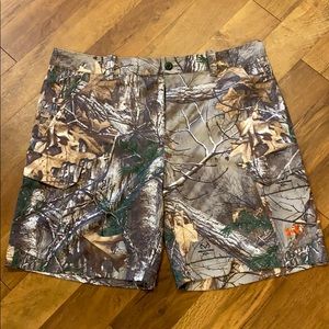 UAxRealTree heatgear cargo shorts